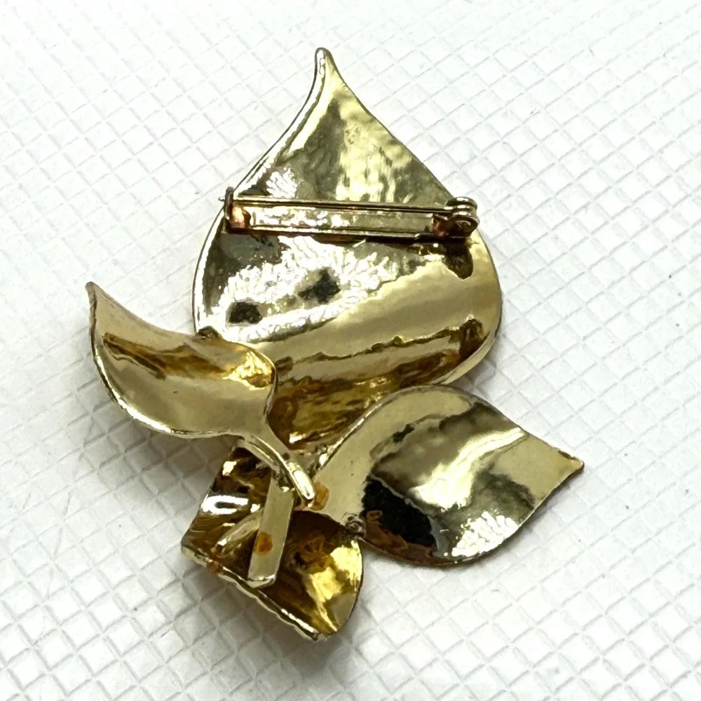 Vintage Retro Ribbed 60s Leaf Foliage Nature Gold Tone Statement Pin Brooch